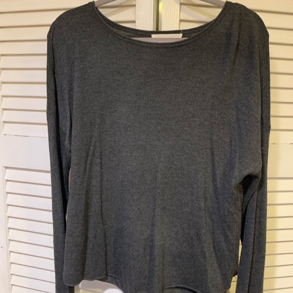 Thin sweater